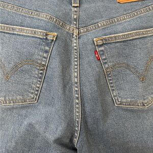 Women’s Levi’s High Waisted Taper size 30